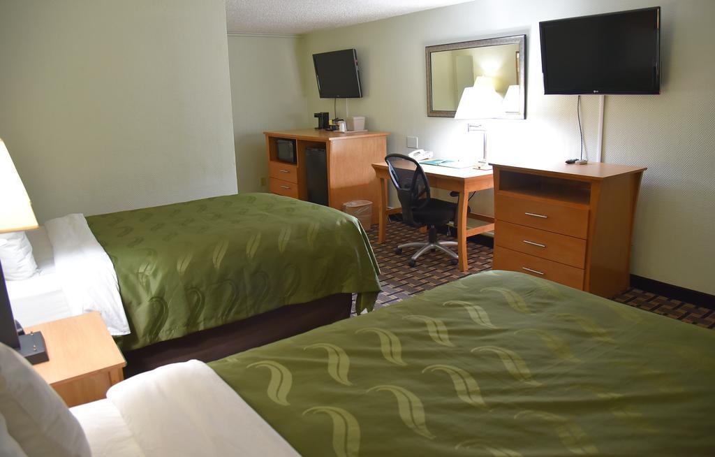 Quality Inn & Suites Near I-480 And I-29 كاونسيل بلافز المظهر الخارجي الصورة