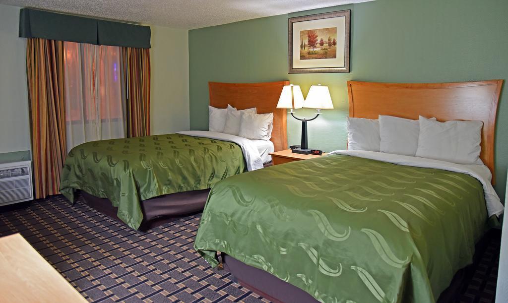 Quality Inn & Suites Near I-480 And I-29 كاونسيل بلافز المظهر الخارجي الصورة