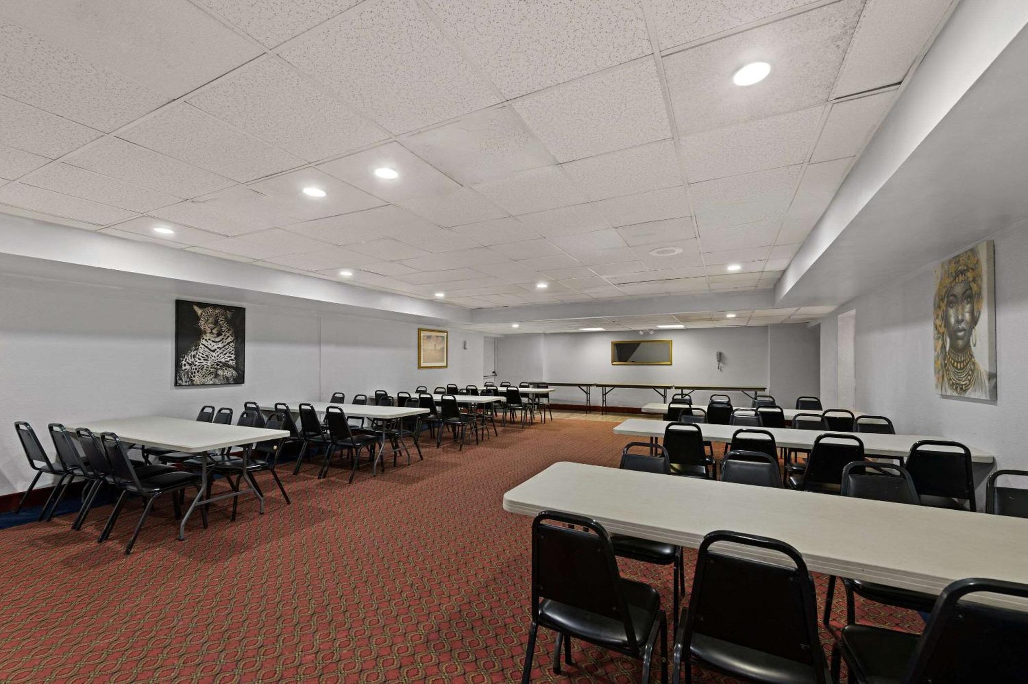 Quality Inn & Suites Near I-480 And I-29 كاونسيل بلافز المظهر الخارجي الصورة