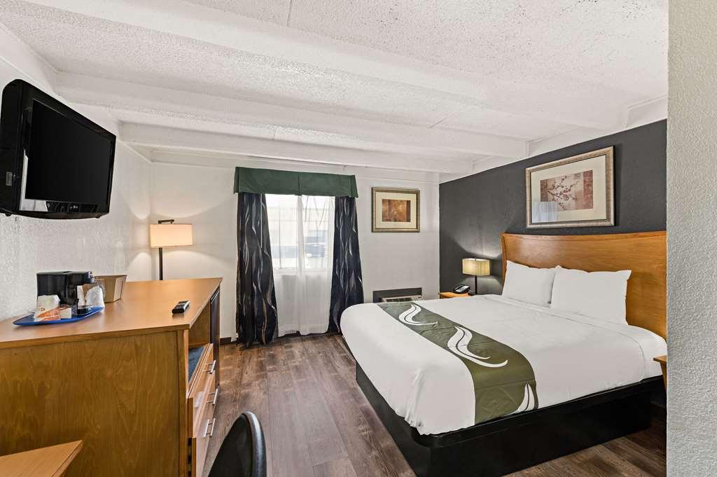 Quality Inn & Suites Near I-480 And I-29 كاونسيل بلافز الغرفة الصورة
