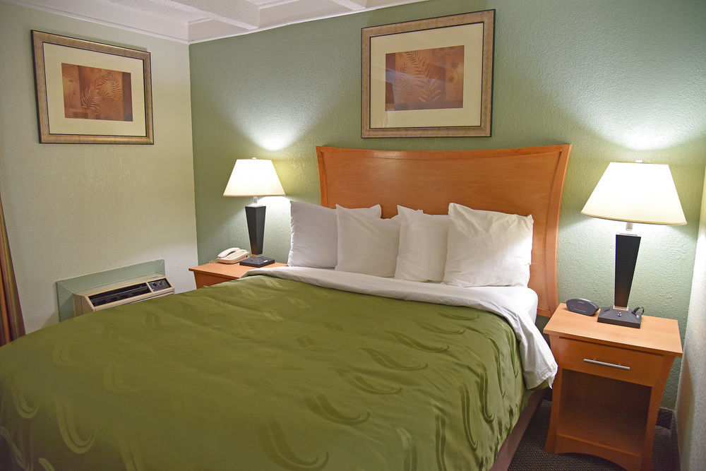 Quality Inn & Suites Near I-480 And I-29 كاونسيل بلافز المظهر الخارجي الصورة