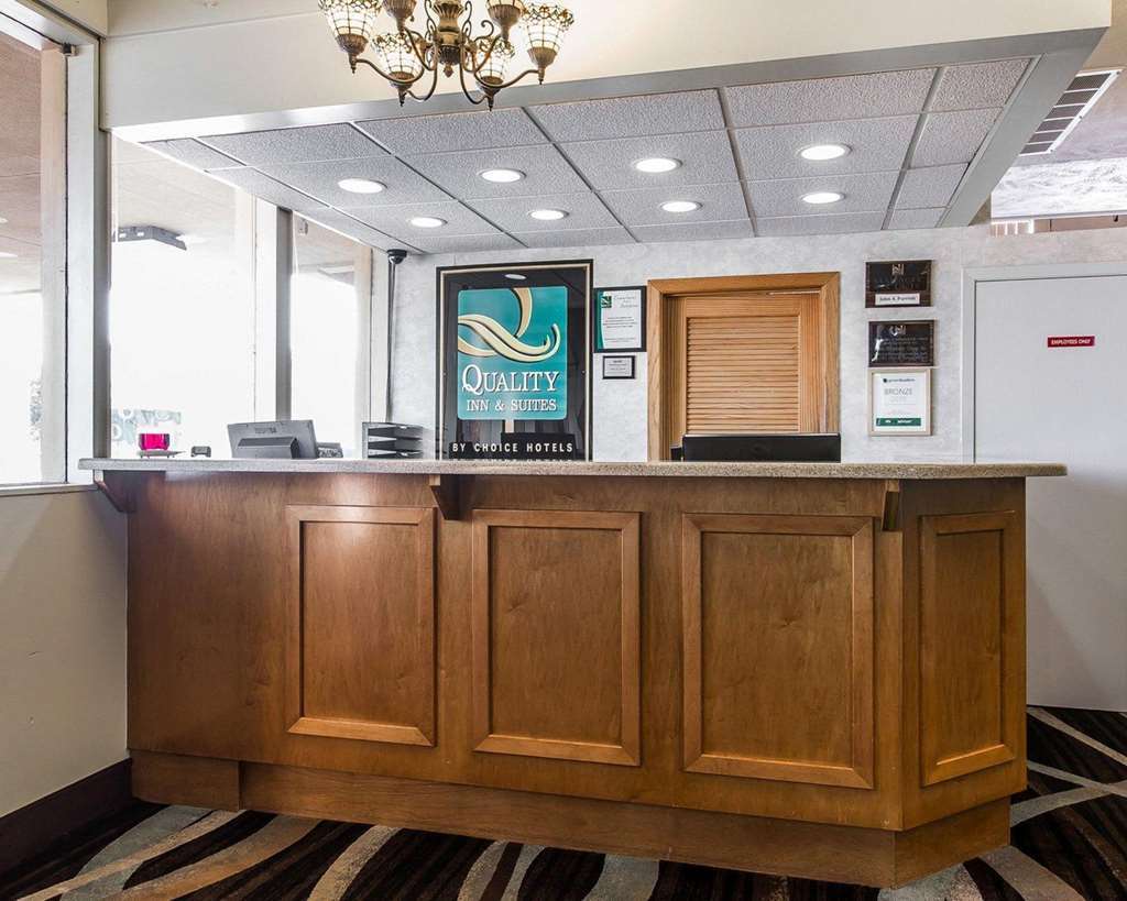 Quality Inn & Suites Near I-480 And I-29 كاونسيل بلافز المظهر الداخلي الصورة