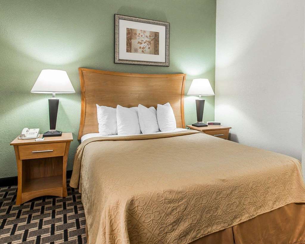 Quality Inn & Suites Near I-480 And I-29 كاونسيل بلافز الغرفة الصورة