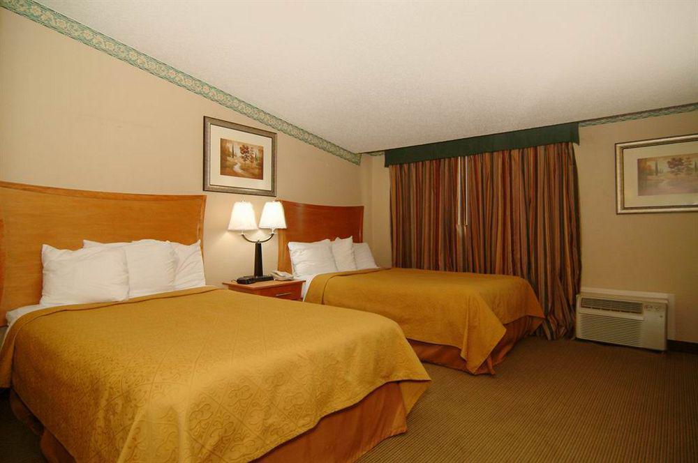 Quality Inn & Suites Near I-480 And I-29 كاونسيل بلافز المظهر الخارجي الصورة