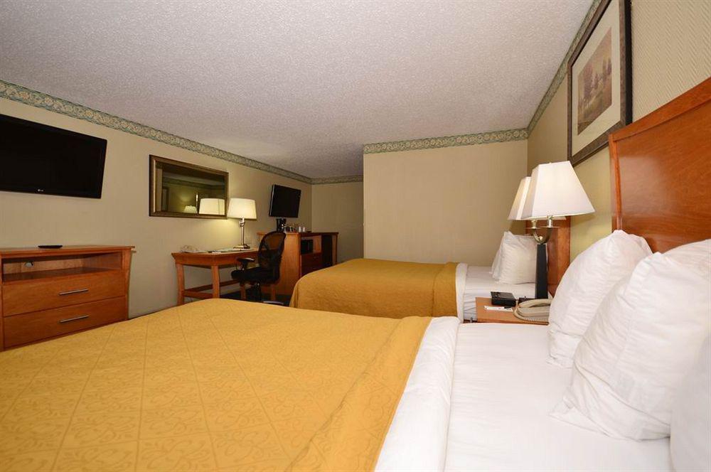 Quality Inn & Suites Near I-480 And I-29 كاونسيل بلافز الغرفة الصورة